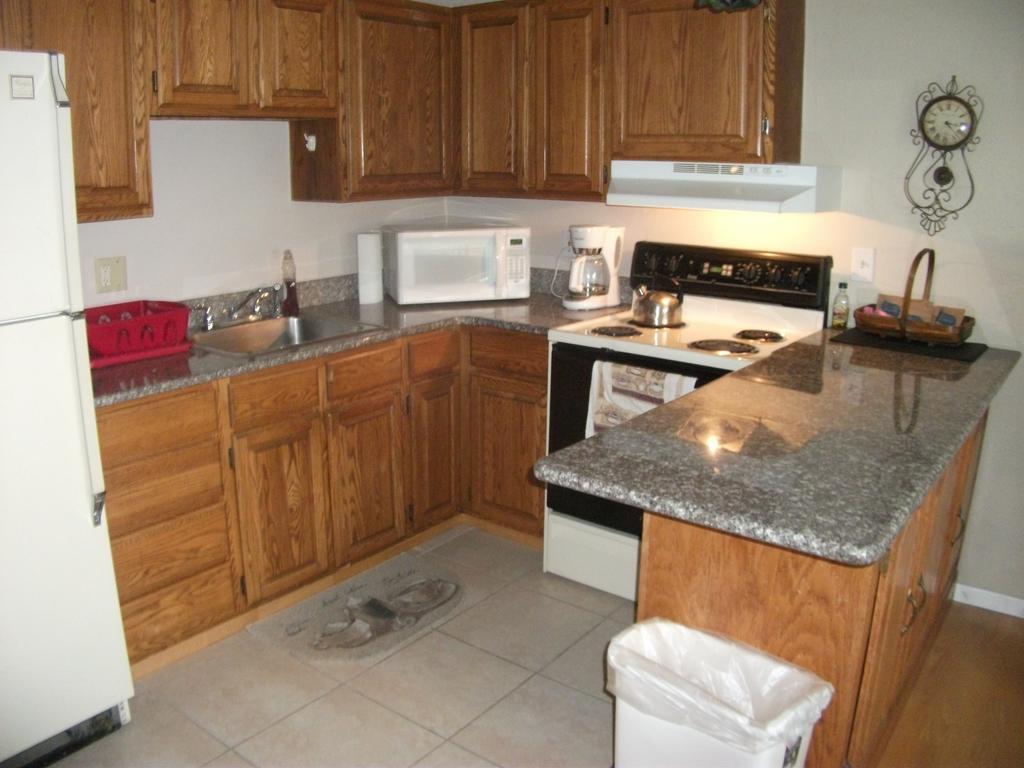 أنكوراج Bent Prop Inn And Hostel Of Alaska - Midtown الغرفة الصورة