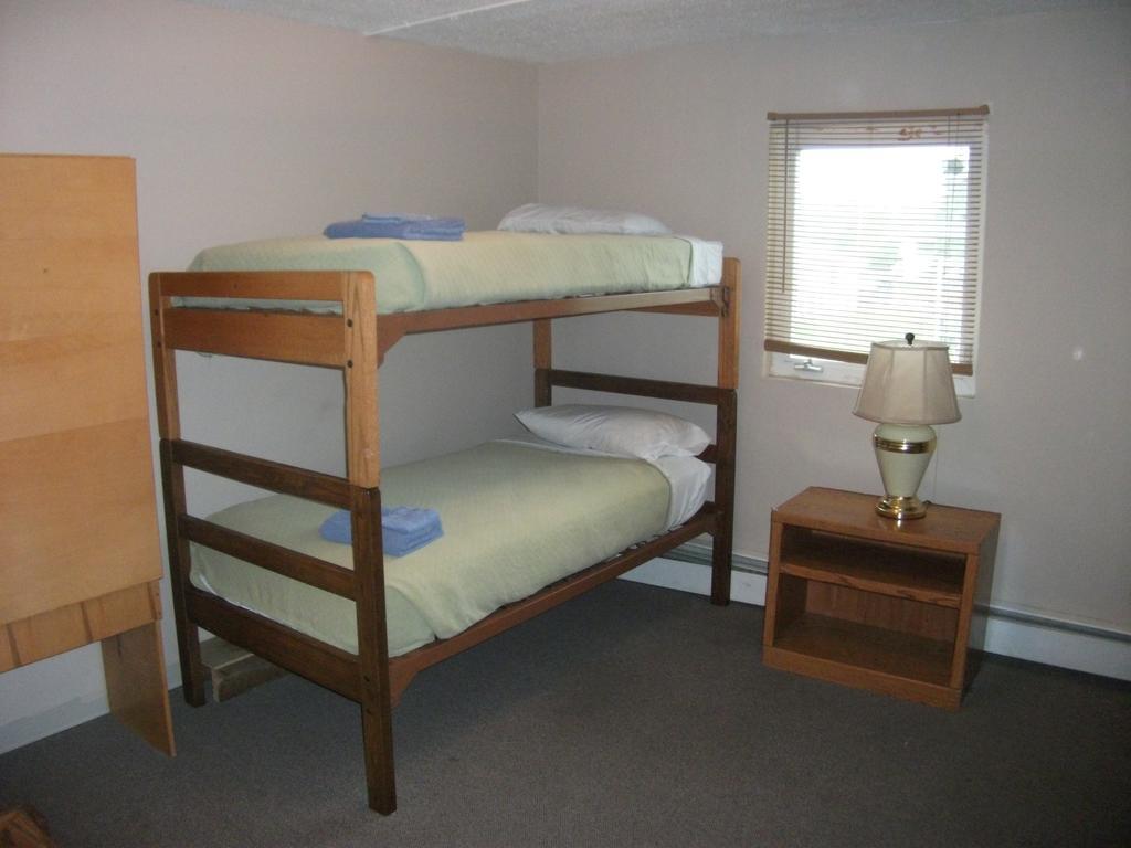 أنكوراج Bent Prop Inn And Hostel Of Alaska - Midtown الغرفة الصورة