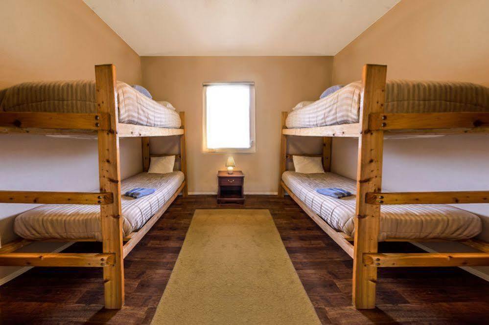 أنكوراج Bent Prop Inn And Hostel Of Alaska - Midtown المظهر الخارجي الصورة